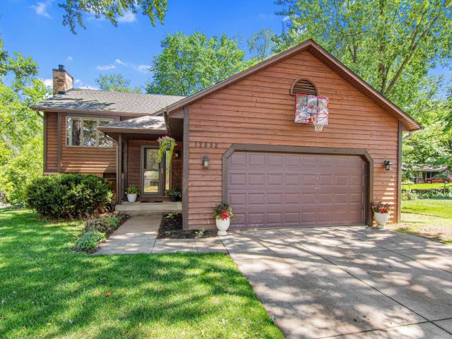 12852 Essex Way Saint Paul MN 55124 - MLS# 7083980