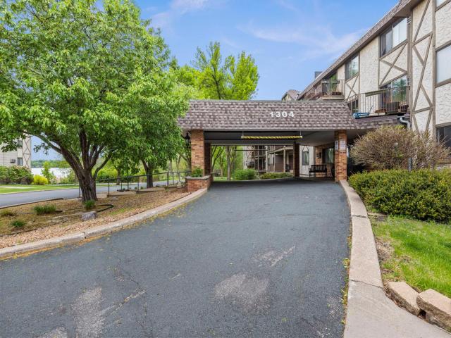 1304 W Medicine Lake Drive Unit 308 Minneapolis MN 55441 - MLS# 7084211