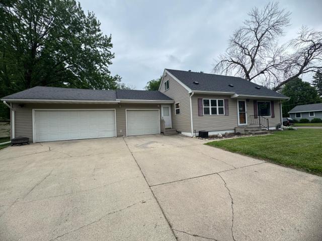 955 S 3rd Avenue Albert Lea MN 56007 - MLS# 7084364