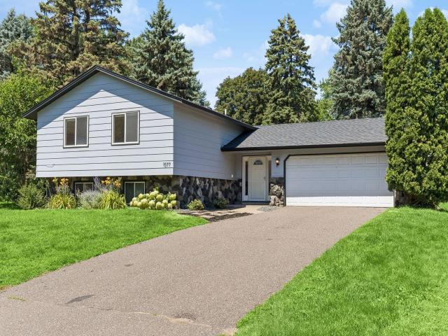 1077 Churchill Circle Saint Paul MN 55126 - MLS# 7084477