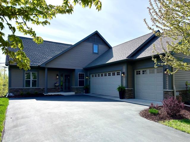 125 Highland Drive Carver MN 55315 - MLS# 7085836