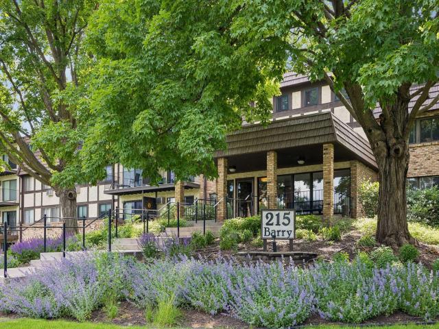 215 Barry Avenue S Unit 218 Wayzata MN 55391 - MLS# 7086105
