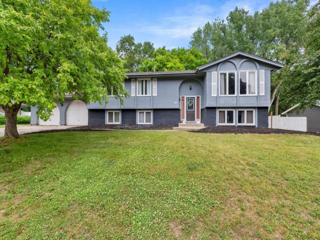121 Chaparral Drive Apple Valley MN 55124 - MLS# 7086471
