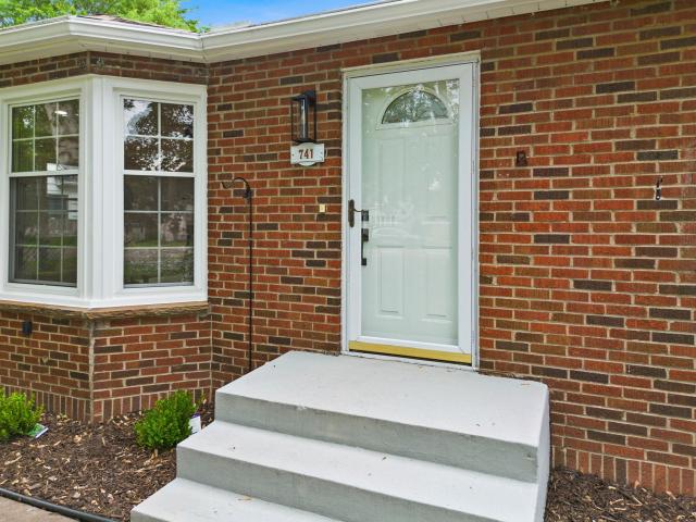 741 Roselawn Avenue E Saint Paul MN 55117 - MLS# 7088253