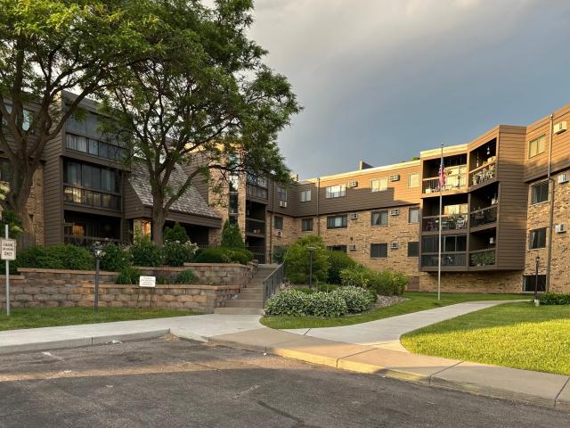 999 41st Avenue NE Unit 212 Minneapolis MN 55421 - MLS# 7088375