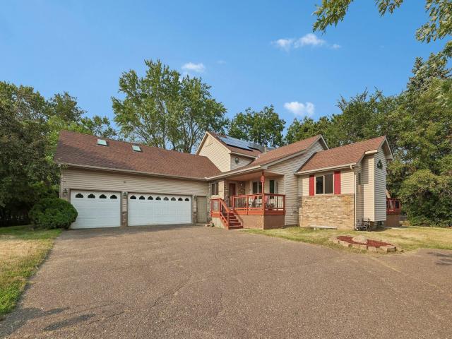 597 Viking Drive E Saint Paul MN 55117 - MLS# 7089756
