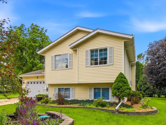 1950 Greenwood Drive Owatonna MN 55060 - MLS# 7090435