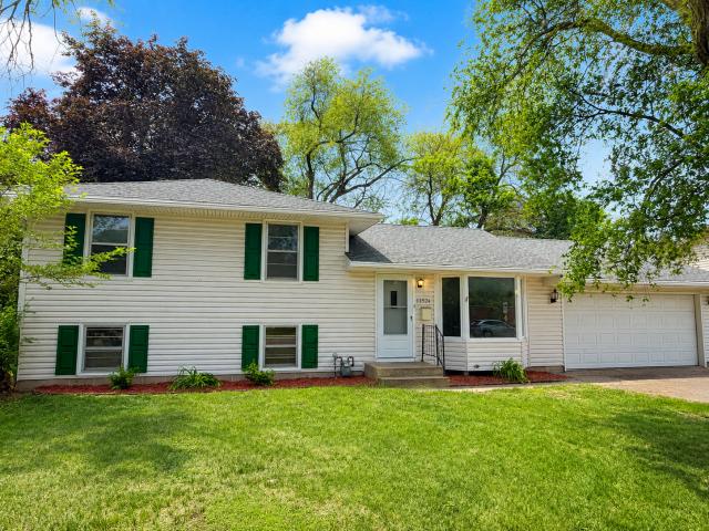 11524 Crooked Lake Boulevard NW Minneapolis MN 55433 - MLS# 7091033