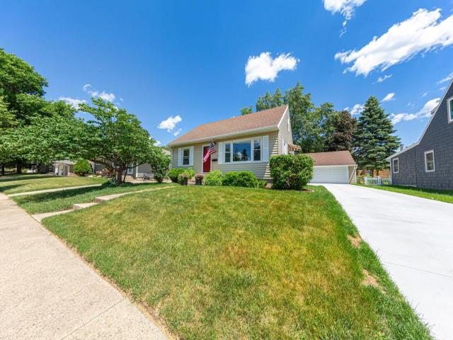 1512 10th Avenue NE Rochester MN 55906 - MLS# 7092469