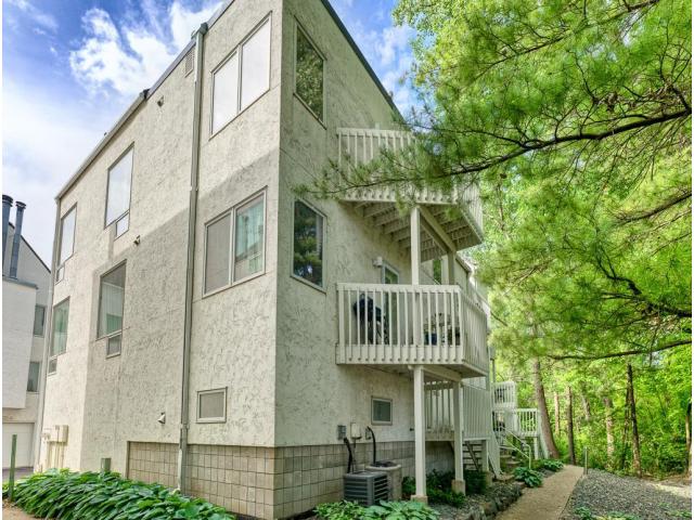 3026 Lake Shore Drive Unit B Minneapolis MN 55416 - MLS# 7093120