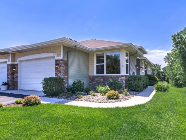 10709 Kingsfield Lane Saint Paul MN 55129 - MLS# 7093401