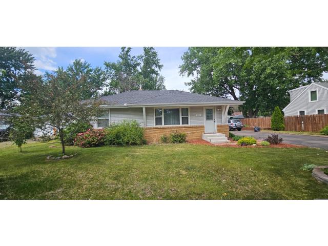 211 92nd Avenue NE Blaine MN 55434 - MLS# 7093567
