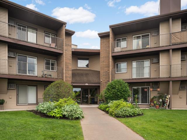 3440 Golfview Drive Unit 112 Saint Paul MN 55123 - MLS# 7093850