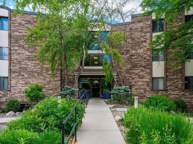 10451 Greenbrier Road Unit 318 Minnetonka MN 55305 - MLS# 7094051