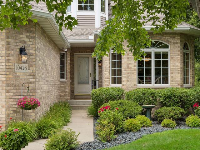 10426 Eagle Pointe Circle Woodbury MN 55129 - MLS# 7094183