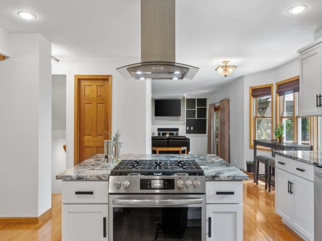 9882 Purgatory Road Eden Prairie MN 55347 - MLS# 7094218