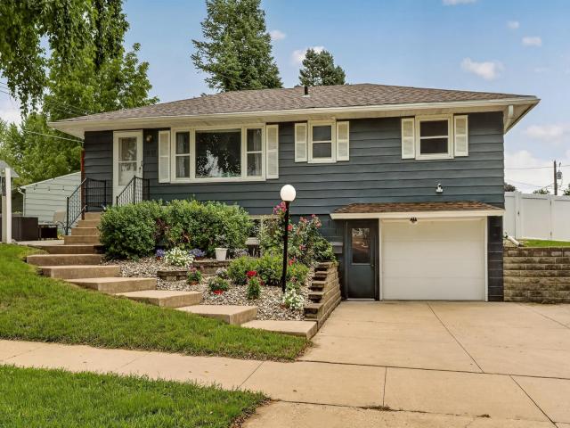 1810 25th Avenue NW Rochester MN 55901 - MLS# 7094747