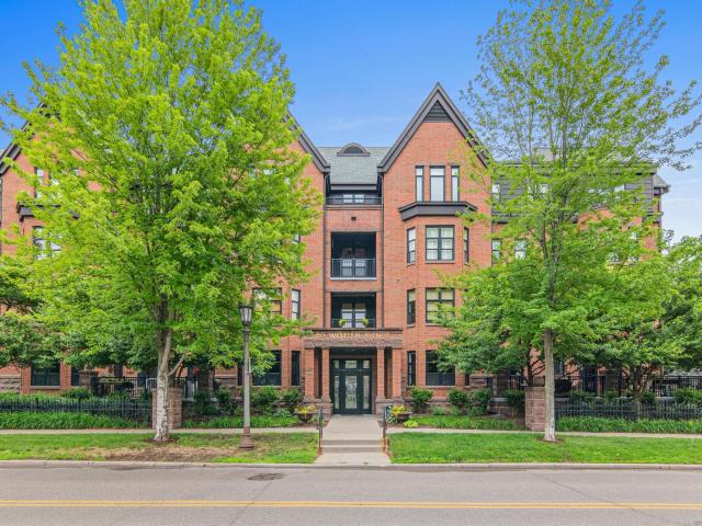 80 Western Avenue N Unit 107 Saint Paul MN 55102 - MLS# 7095185