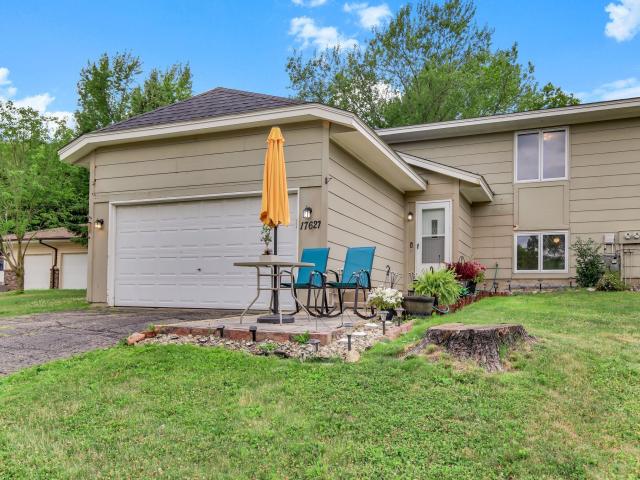 17627 Ionia Court Lakeville MN 55044 - MLS# 7095365