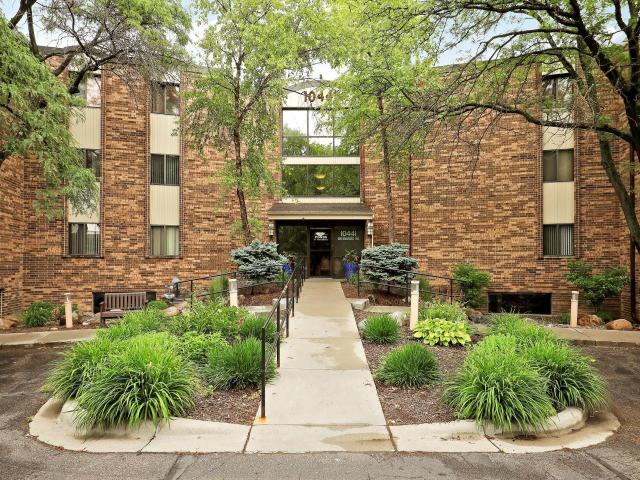 10441 Greenbrier Road Unit 222 Minnetonka MN 55305 - MLS# 7095525