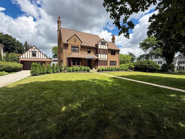 909 8th Street SW Rochester MN 55902 - MLS# 7095655