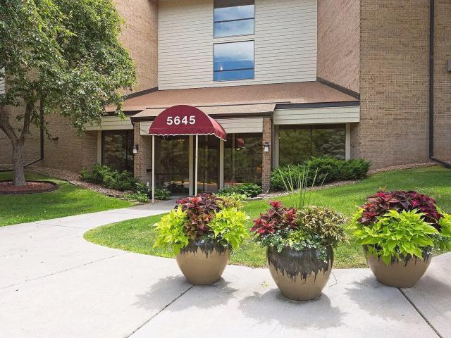 5645 Green Circle Drive Unit 305 Hopkins MN 55343 - MLS# 7095703