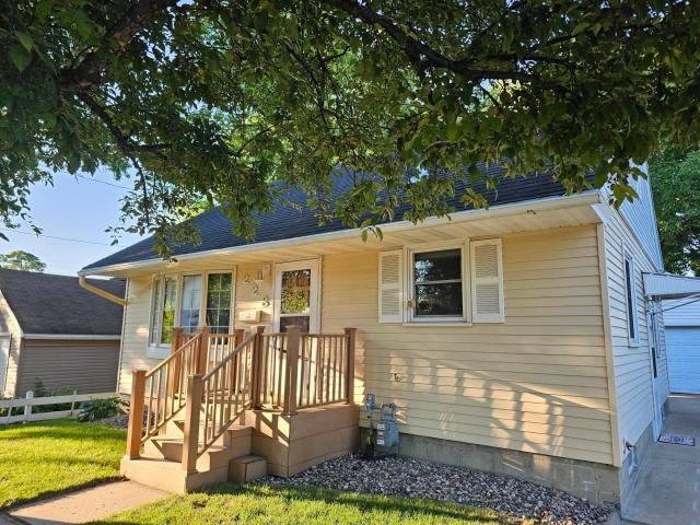 228 10 1/4 Street SE Rochester MN 55904 - MLS# 7096680