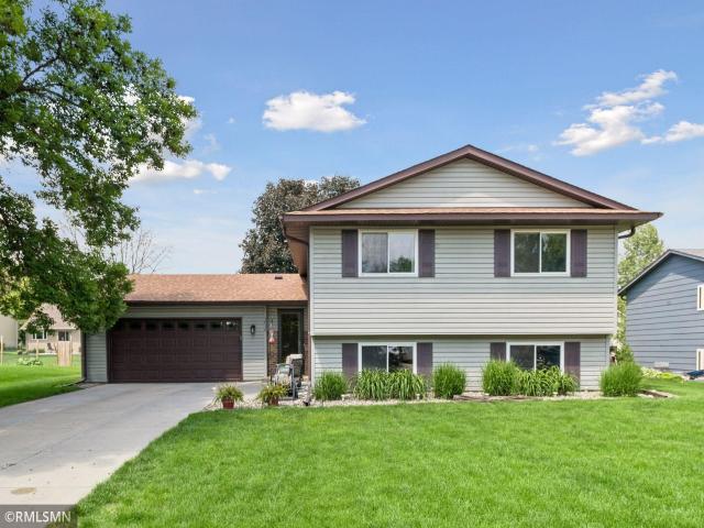 1016 Bluff Pointe Drive Chaska MN 55318 - MLS# 7096922