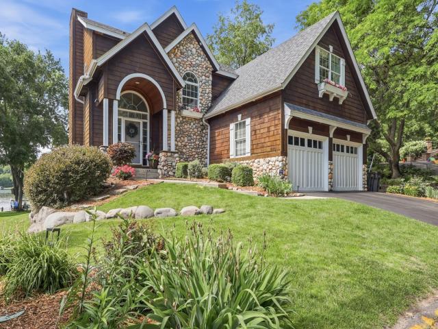9247 Lake Riley Boulevard Chanhassen MN 55317 - MLS# 7097353