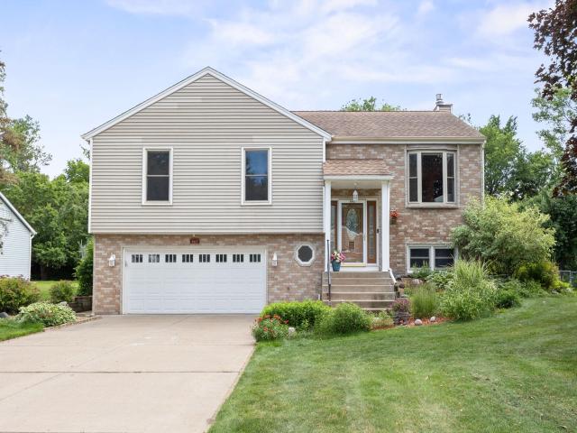 662 Pinewood Drive Saint Paul MN 55126 - MLS# 7097432