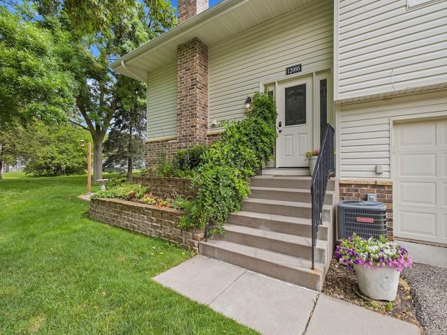 12095 71st Place N Maple Grove MN 55369 - MLS# 7098075