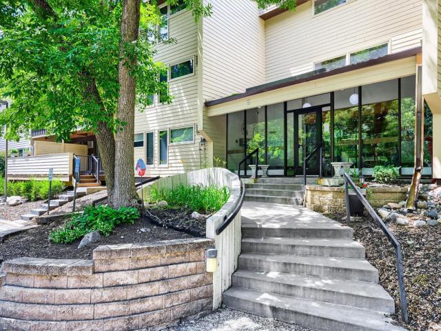 12600 Parkwood Drive Unit 313 Burnsville MN 55337 - MLS# 7098965