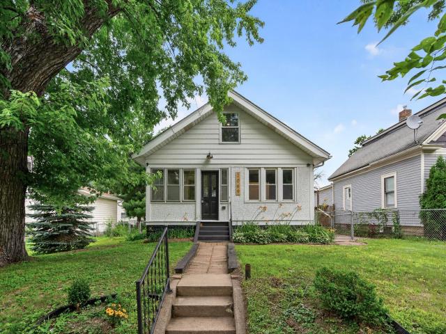 1069 Minnehaha Avenue W Saint Paul MN 55104 - MLS# 7099231