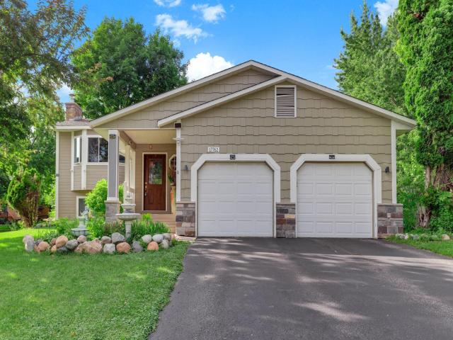 17762 S Shore Lane W Eden Prairie MN 55346 - MLS# 7099303