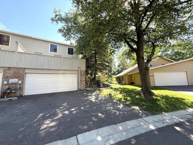 2111 Kings Valley Road W Golden Valley MN 55427 - MLS# 7100416