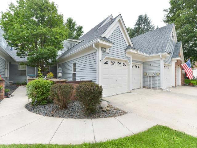 1262 Pond View Lane White Bear Lake MN 55110 - MLS# 7100453