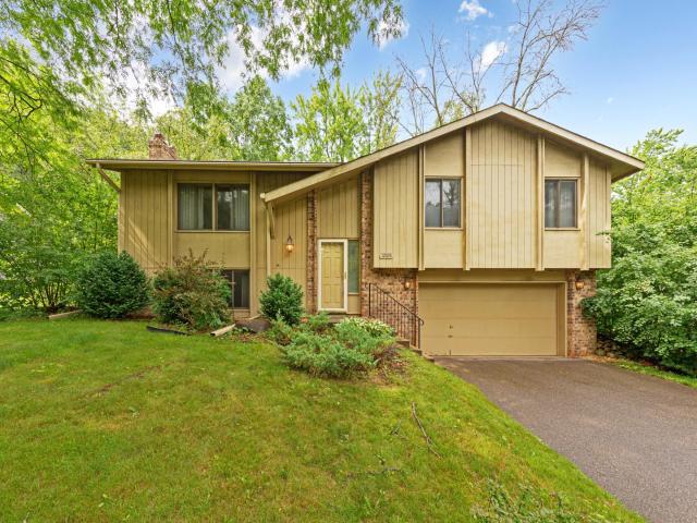 12108 Red Oak Court S Burnsville MN 55337 - MLS# 7100854
