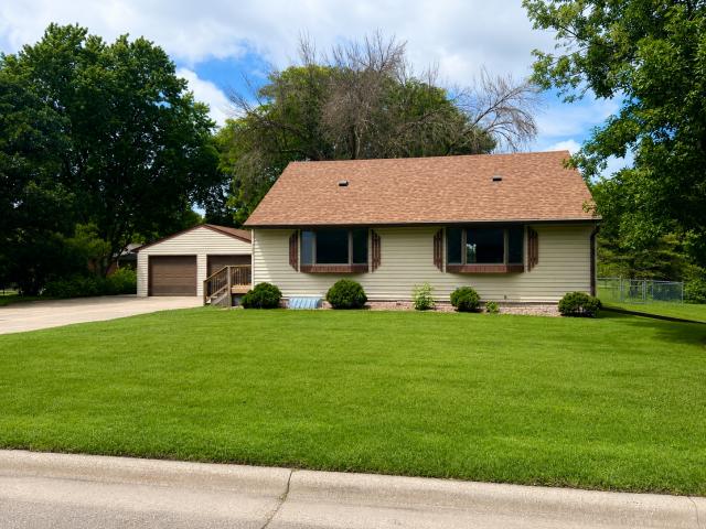 720 22nd Street NE Owatonna MN 55060 - MLS# 7102319