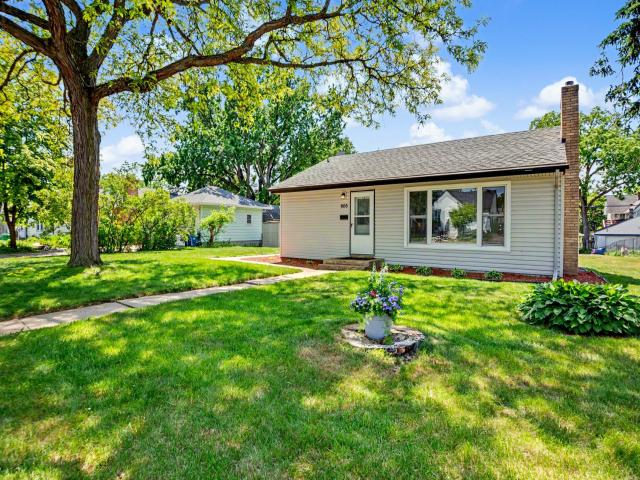666 3rd Avenue NW Saint Paul MN 55112 - MLS# 7102762