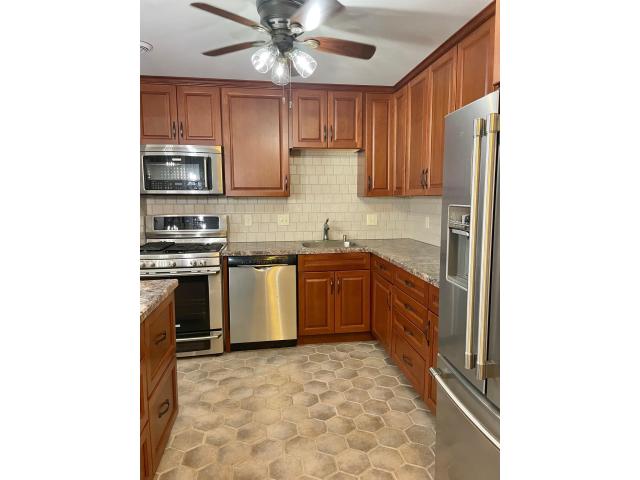 9809 Cimarron Trail Minnetonka MN 55305 - MLS# 7103362