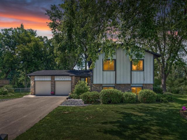 882 90th Avenue NW Coon Rapids MN 55433 - MLS# 7103638