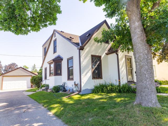 805 Cottage Avenue W Saint Paul MN 55117 - MLS# 7104367