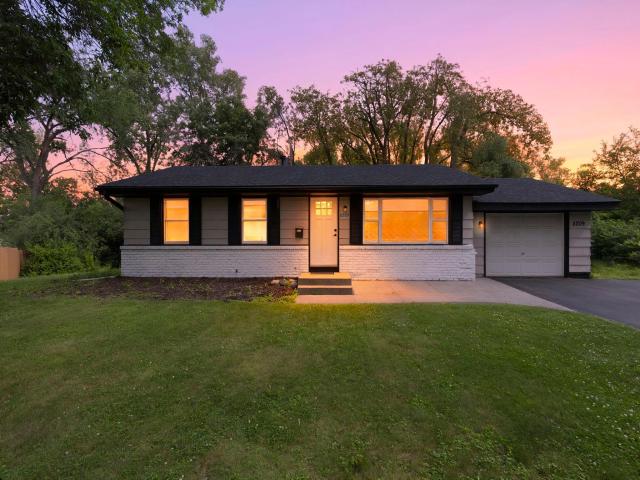8209 Johnson Circle Bloomington MN 55437 - MLS# 7104485