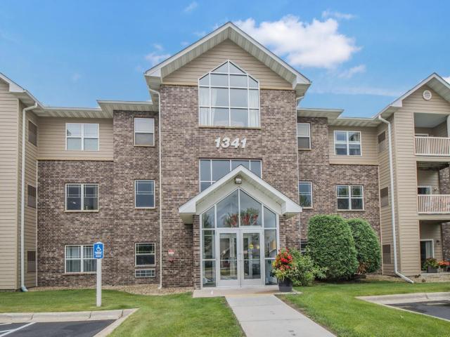 1341 Lake Drive W Unit B113 Chanhassen MN 55317 - MLS# 7104917