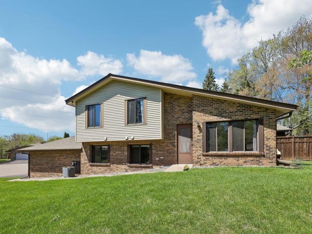 13400 Pepperwood Circle Minnetonka MN 55305 - MLS# 7105180