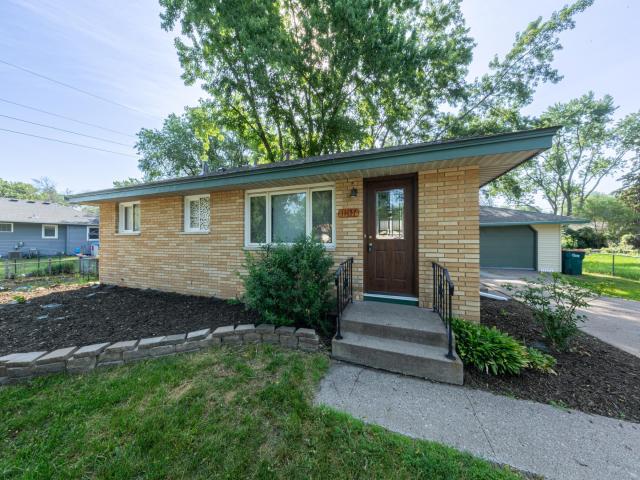 11157 Madison Street NE Blaine MN 55434 - MLS# 7105547