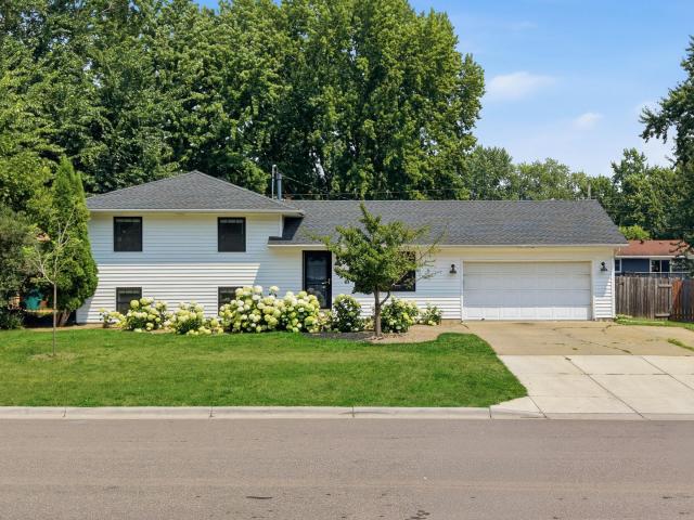 301 Walnut Lane Apple Valley MN 55124 - MLS# 7105998