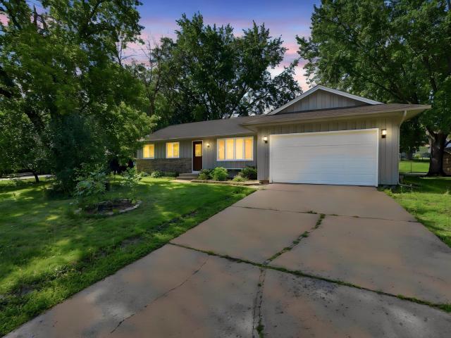 916 Whitney Drive Apple Valley MN 55124 - MLS# 7106738