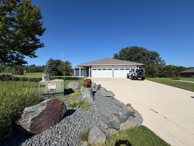 1740 Bay Oaks Drive Albert Lea MN 56007 - MLS# 7107907