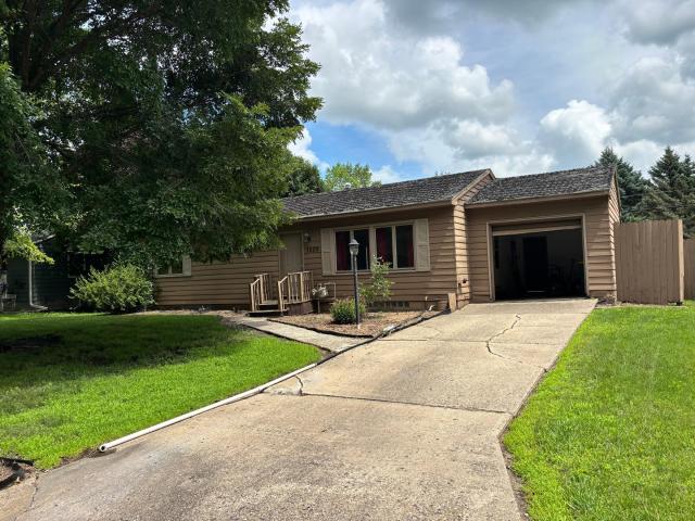 1306 Crestview Road Albert Lea MN 56007 - MLS# 7108700
